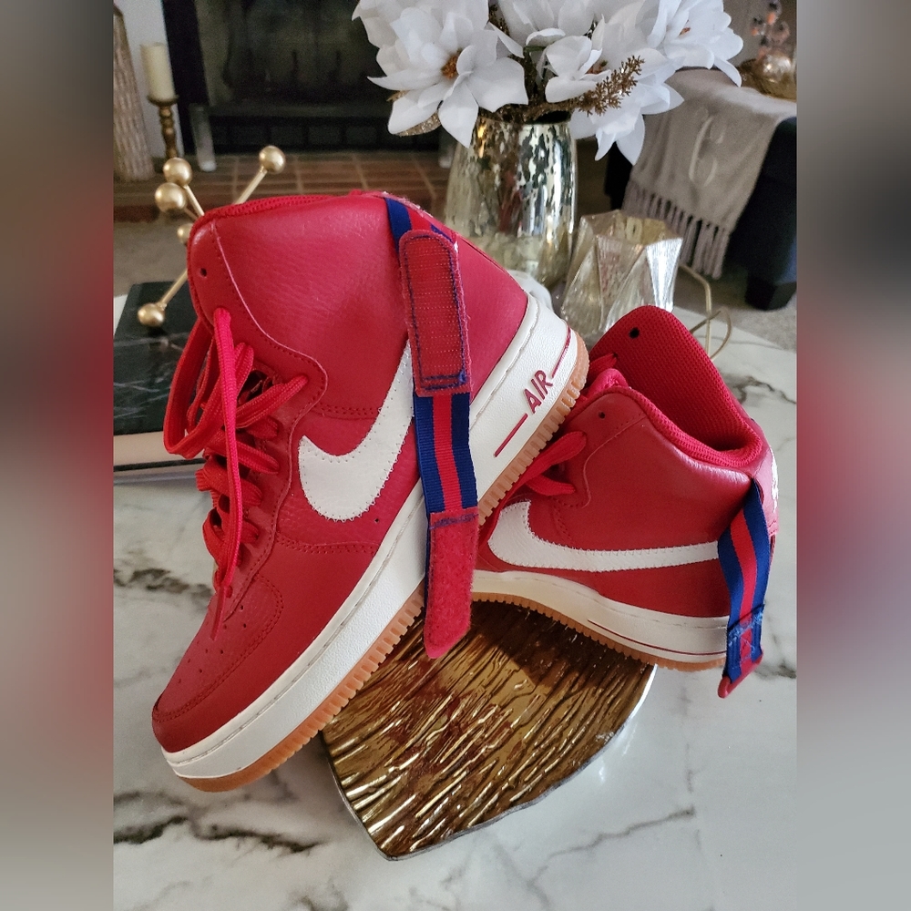 Nike Air Force 1 (Like-new) - gender neutral in 6 youth size